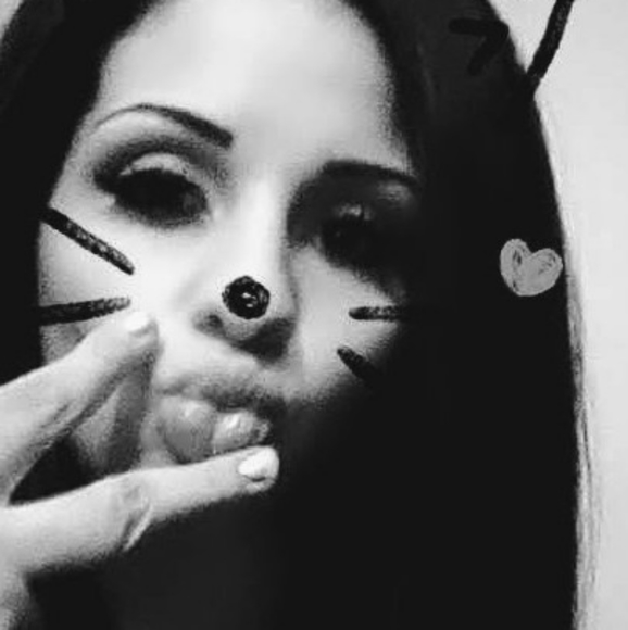 Meet your Posher, Lindsay - Picture 2 of 2